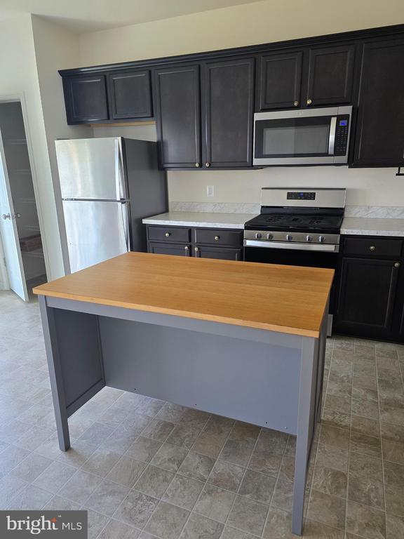 Foto del edificio - 243 Crofton Ct