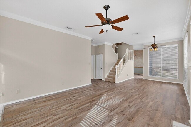 Building Photo - 636 Raintree Cir