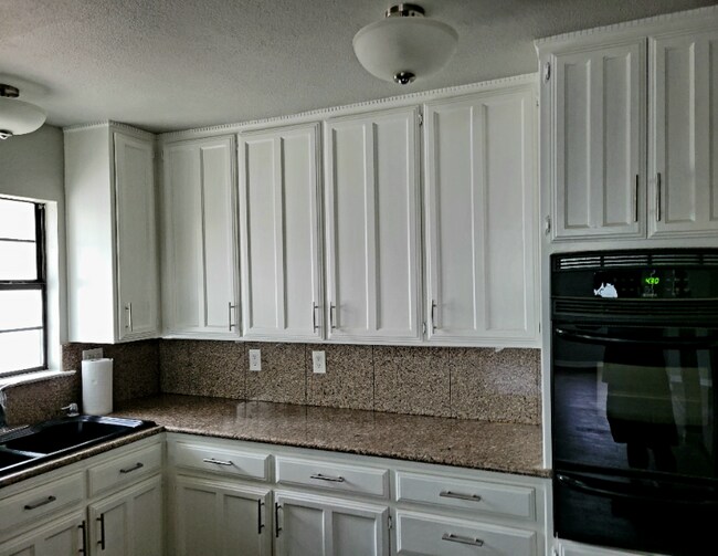 Foto del edificio - 4400 Hodgkins Rd