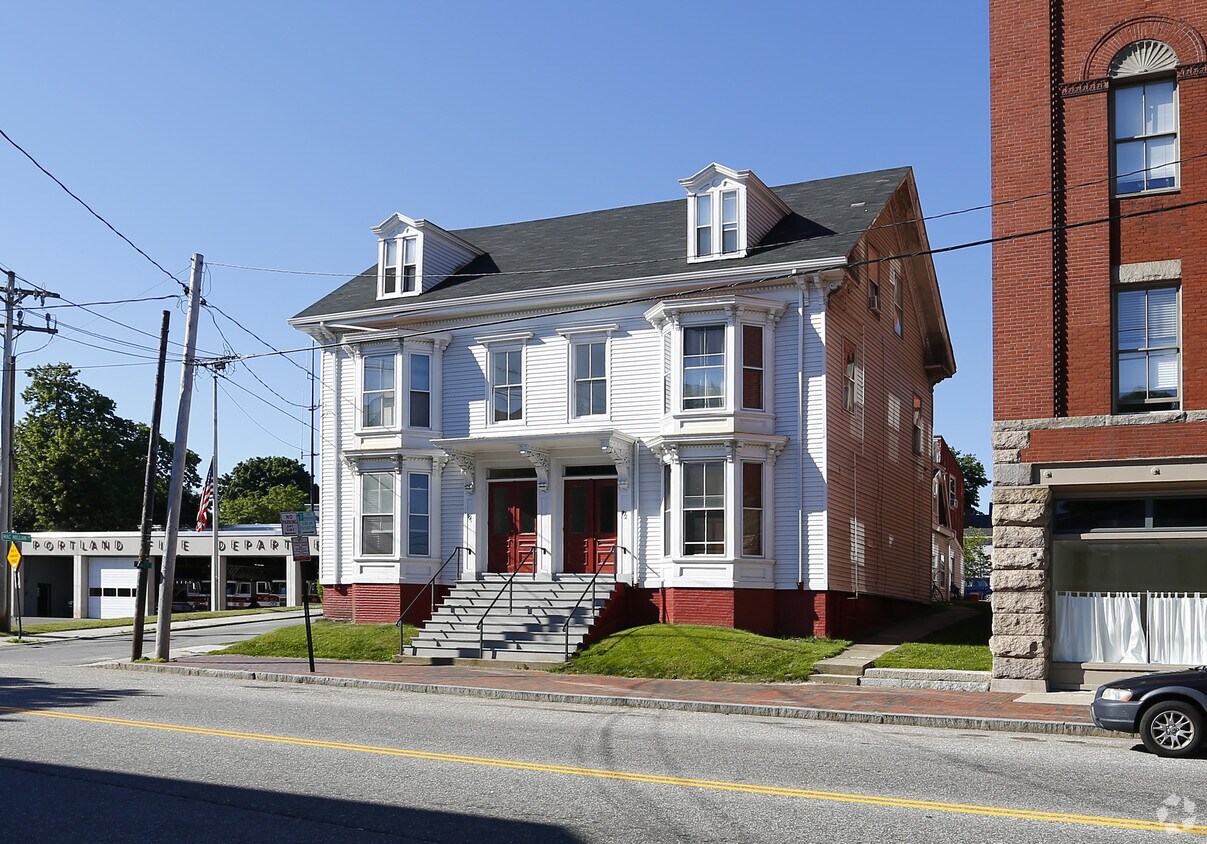 Building Photo - 790-792 Congress St