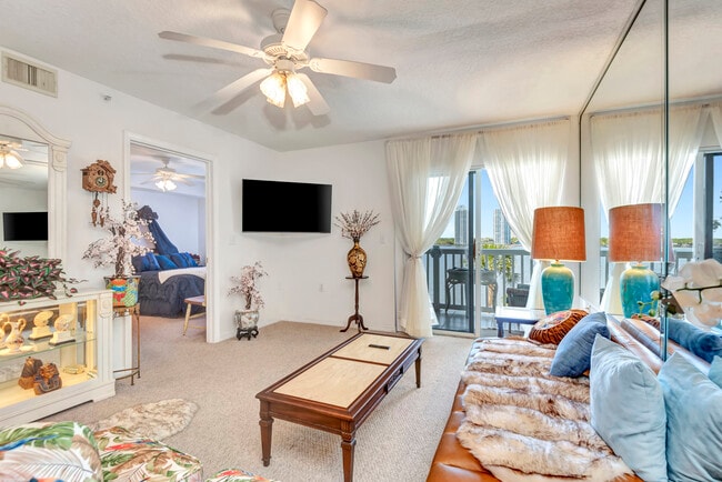 Building Photo - 711 N Halifax Ave