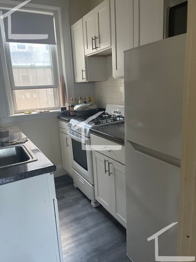 Photo - Fenway 2 bed split, Large Bedrooms, Quiet ... House