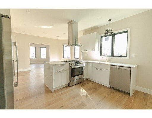 Primary Photo - 134 Holton St