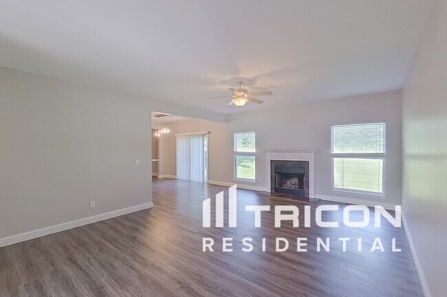 Foto del edificio - 120 Intrepid Ave