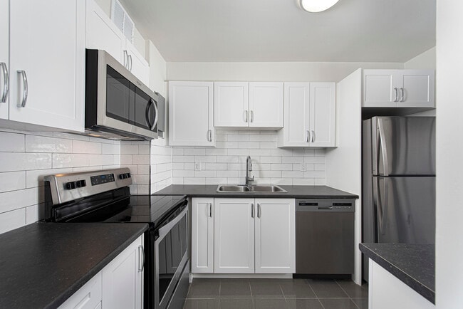 Building Photo - 35 Tobermory Dr