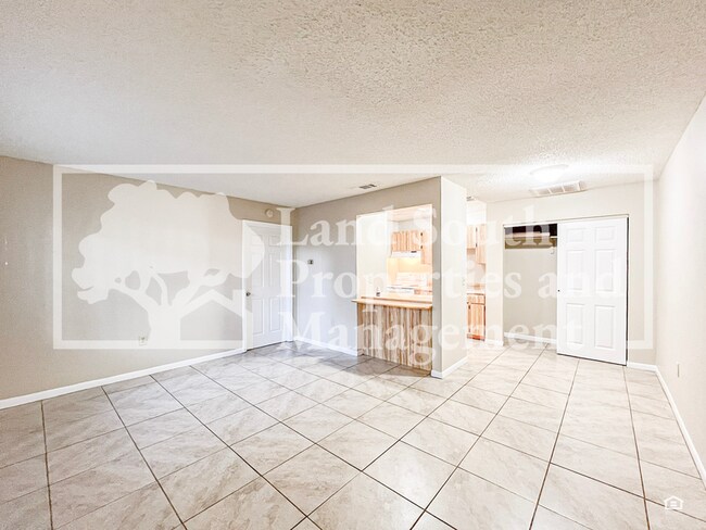 Foto del edificio - 732 Angelina Ln