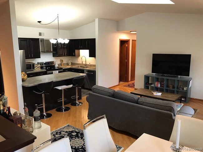 Foto del edificio - 363 Pinewood Cir