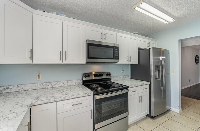 Building Photo - 3118 Manor Dr NE