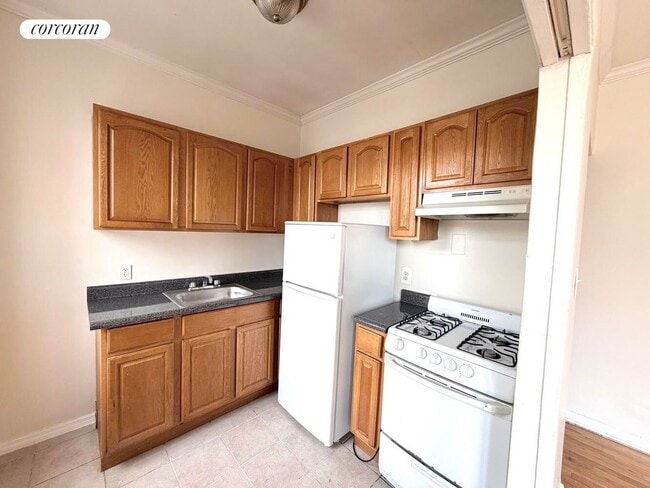 Building Photo - 612 W 137th St
