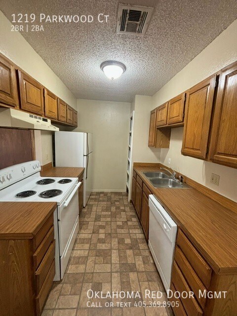 Building Photo - 1219 Parkwood Ct