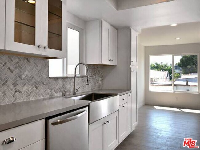 Foto del edificio - 853 Hayworth Ave