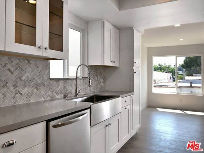 Building Photo - 853 Hayworth Ave