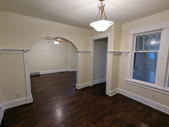 Building Photo - APPLY NOW! Gorgeous 2 Bedroom Lower Unit i...