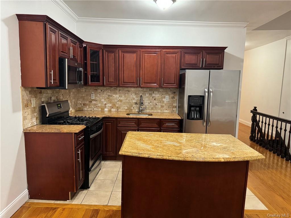 646 E 219th St Unit 2, The Bronx, NY 10467 Room for Rent in The Bronx, NY