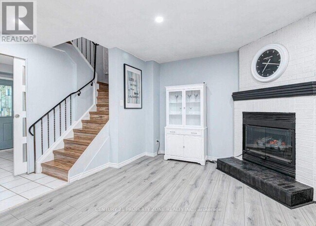 Building Photo - 6 Roehampton Crescent