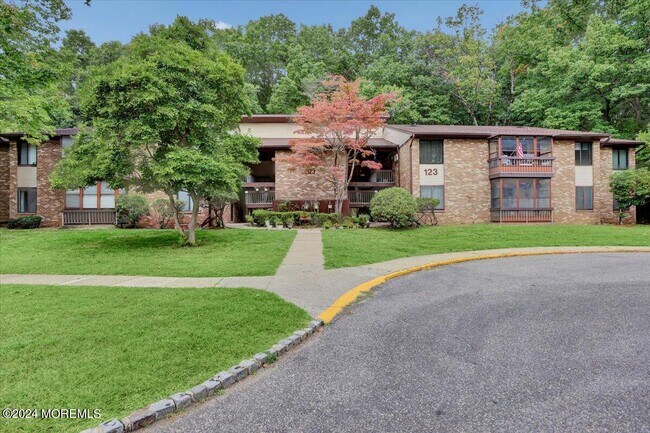 Building Photo - 123 Amberly Dr