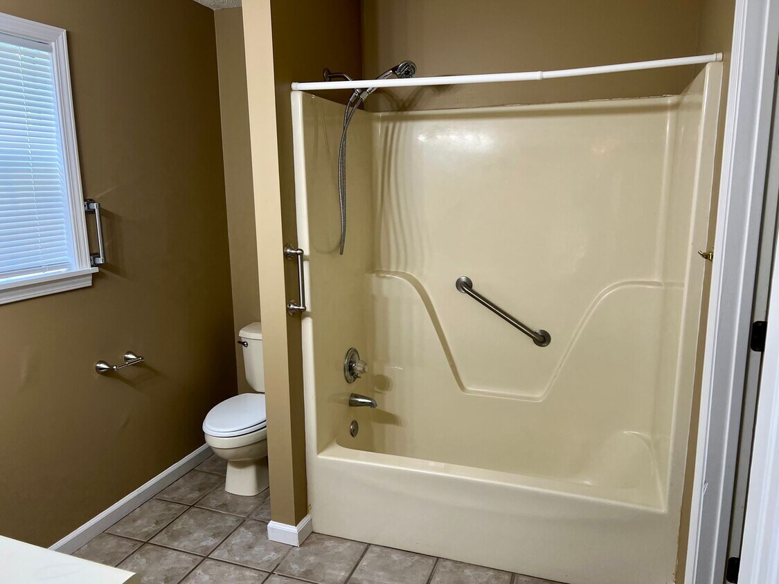 Foto principal - For rent 3 bedroom, 2 bath.