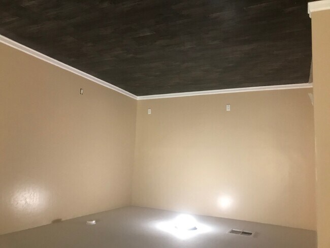 Building Photo - 821 Karma Ct