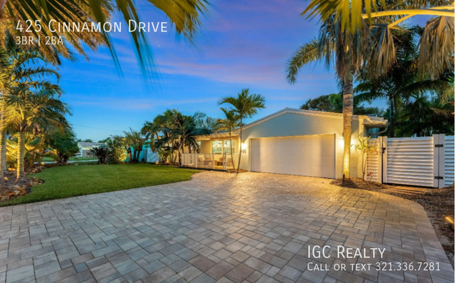 Building Photo - The Best of Beachside Living!