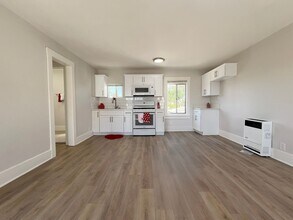 Building Photo - 2384 Linden Ave