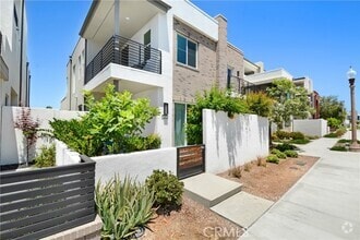 Building Photo - 181 Novel