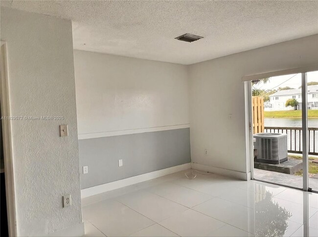 Building Photo - 14058 SW 120th Ct