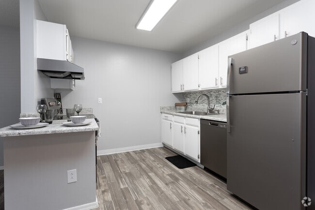 2BR, 1BA - 739 SF - The Palisades