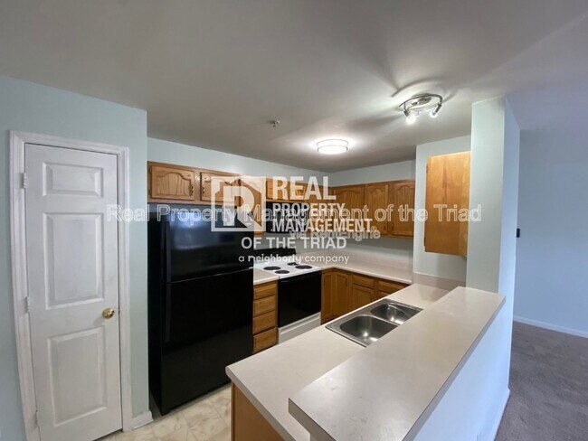 Building Photo - 5012 Lawndale Dr