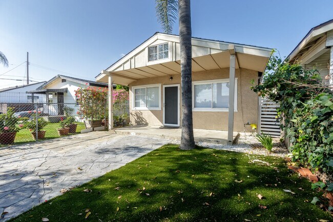 Building Photo - Charming Single-Family Home with Backyard Parking in Pacoima