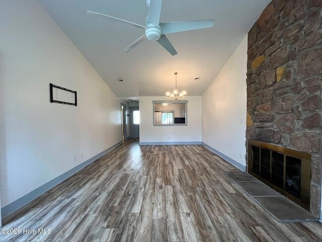 Building Photo - 125 Mallard Cove