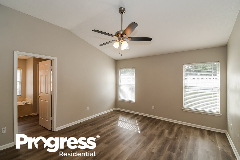 Foto principal - 1639 Canopy Oaks Dr