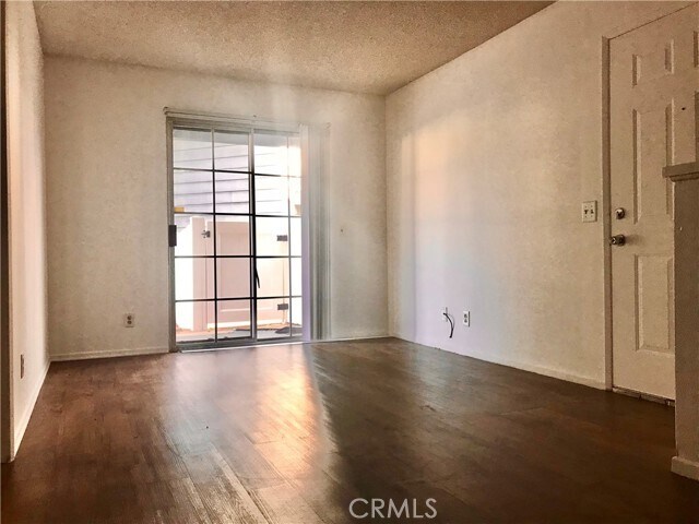 Foto del edificio - 8463 De Soto Ave