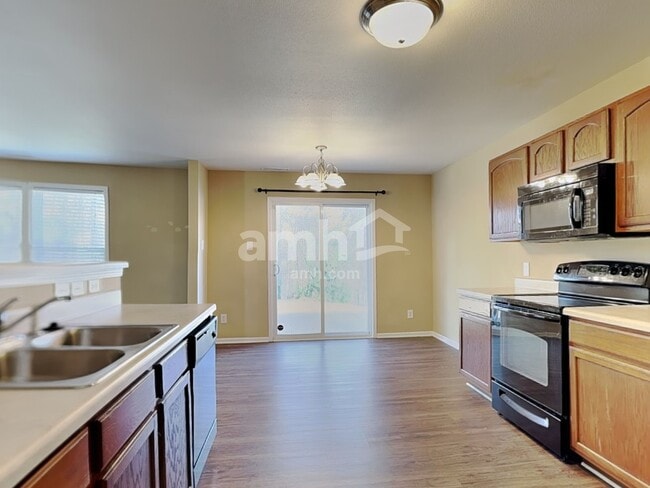 Foto del edificio - 4112 Lakewood Glen Dr