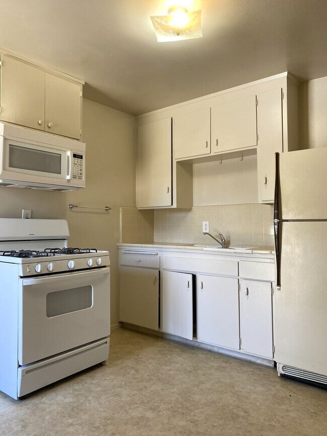 Building Photo - 945W22