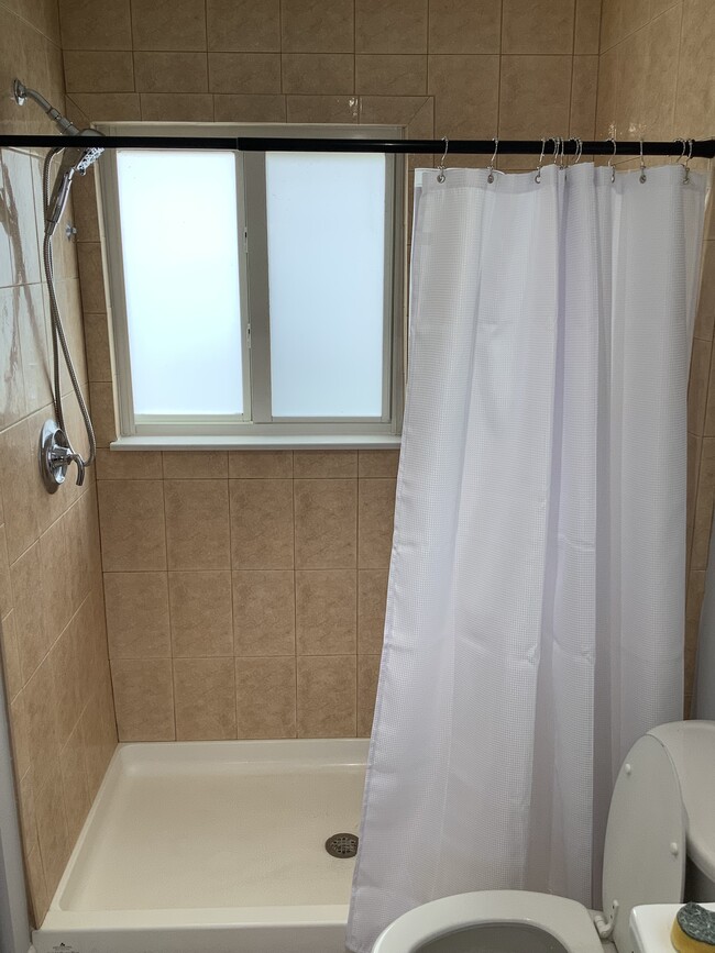 Building Photo - 3020 NE 15th Ave