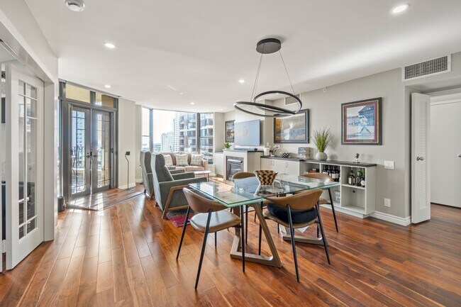 Foto del edificio - 500 W Harbor Dr