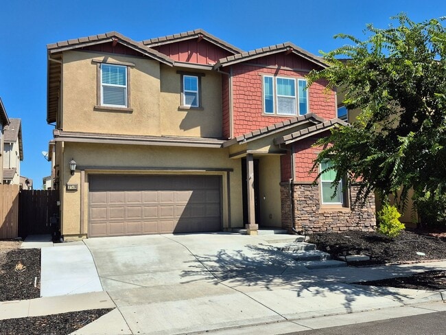 Foto del edificio - Adorable 4 bedroom 3 Bath with Loft