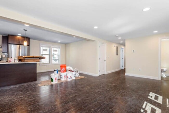 Building Photo - TUFTS 5 bed 5.5 bath - Available 6/1