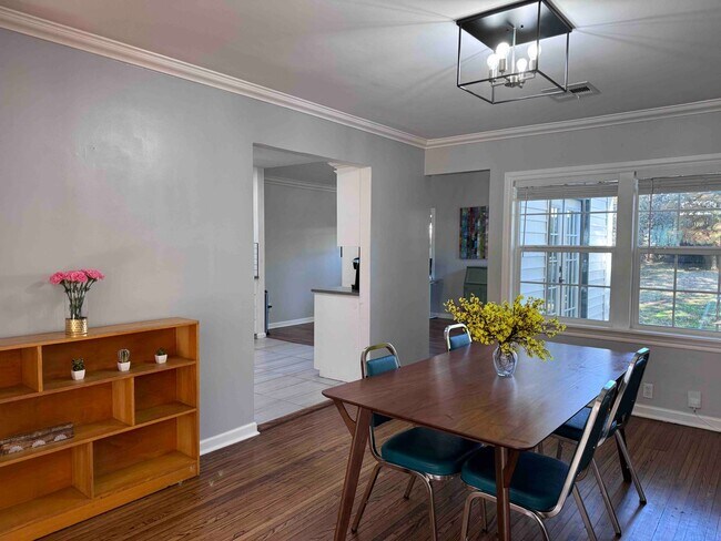Building Photo - Lewiston Gardens - 3 Bed 2 Bath 2 Living! ...