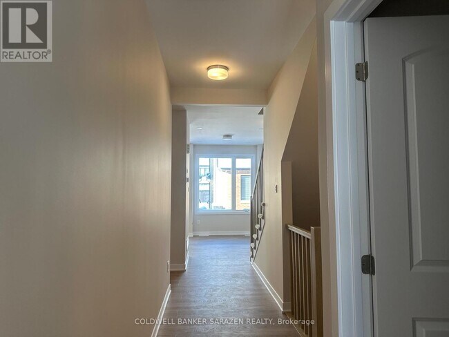 Photo du bâtiment - 417 Les Emmerson Dr