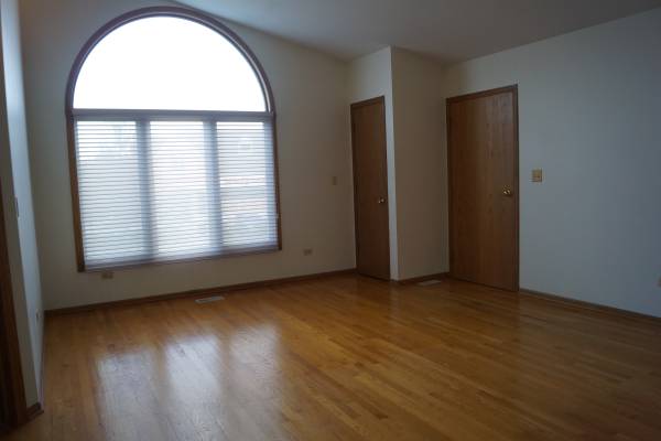 Foto del edificio - 1012 E St James St