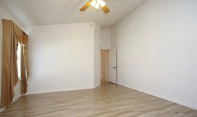 Foto del edificio - 2007 Karsen Dr