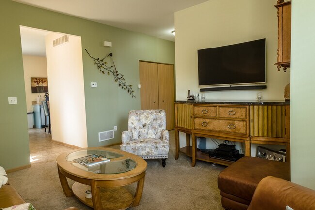 Building Photo - 415 Parker Drive Unit A
