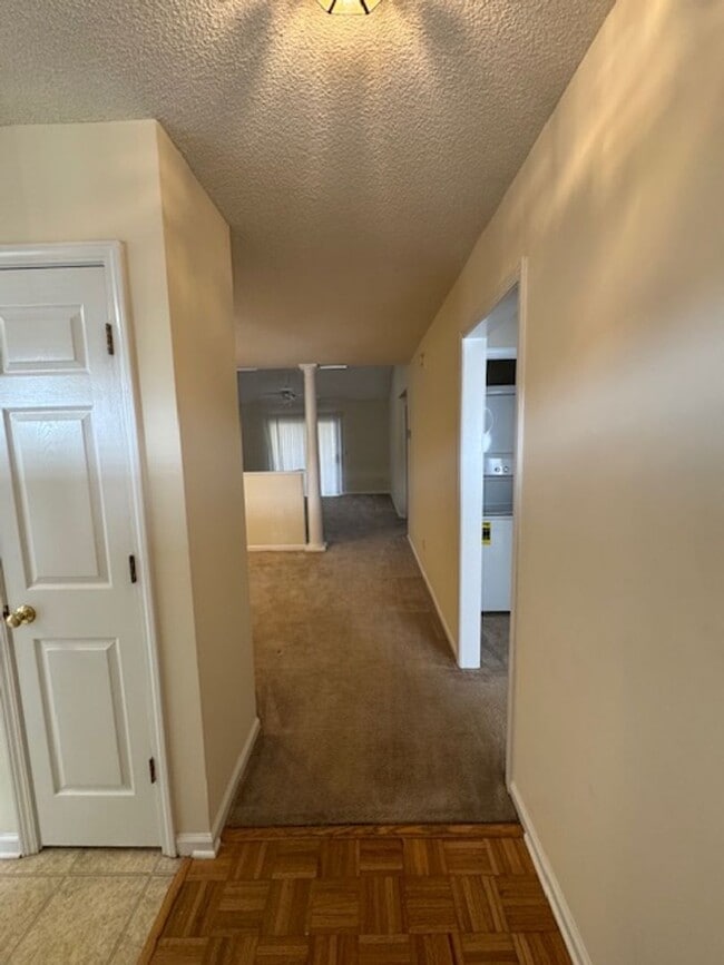 Foto del edificio - Holton Place - McClelland Dr.