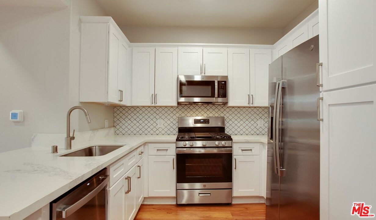 Primary Photo - 5551 W 6th St