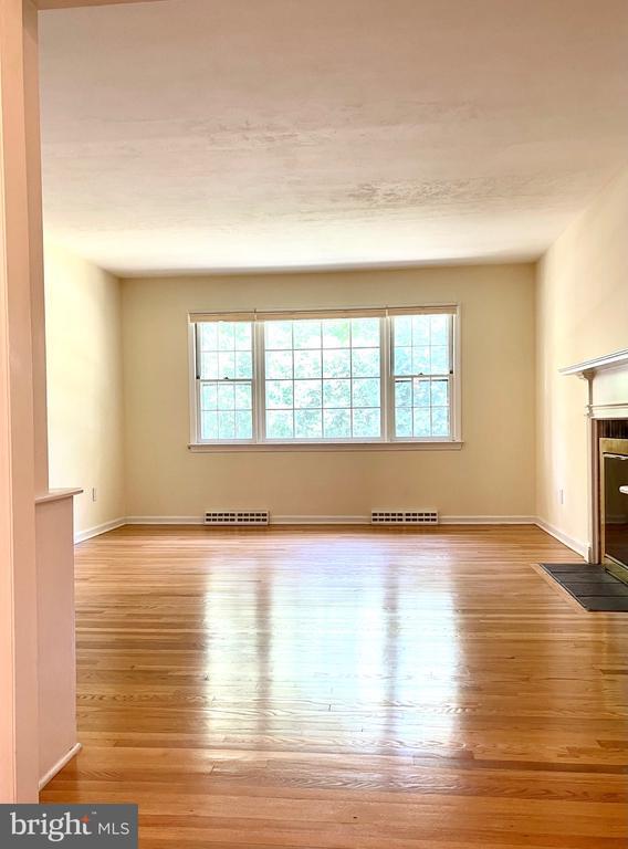 Foto del edificio - 33 Monroe Ln