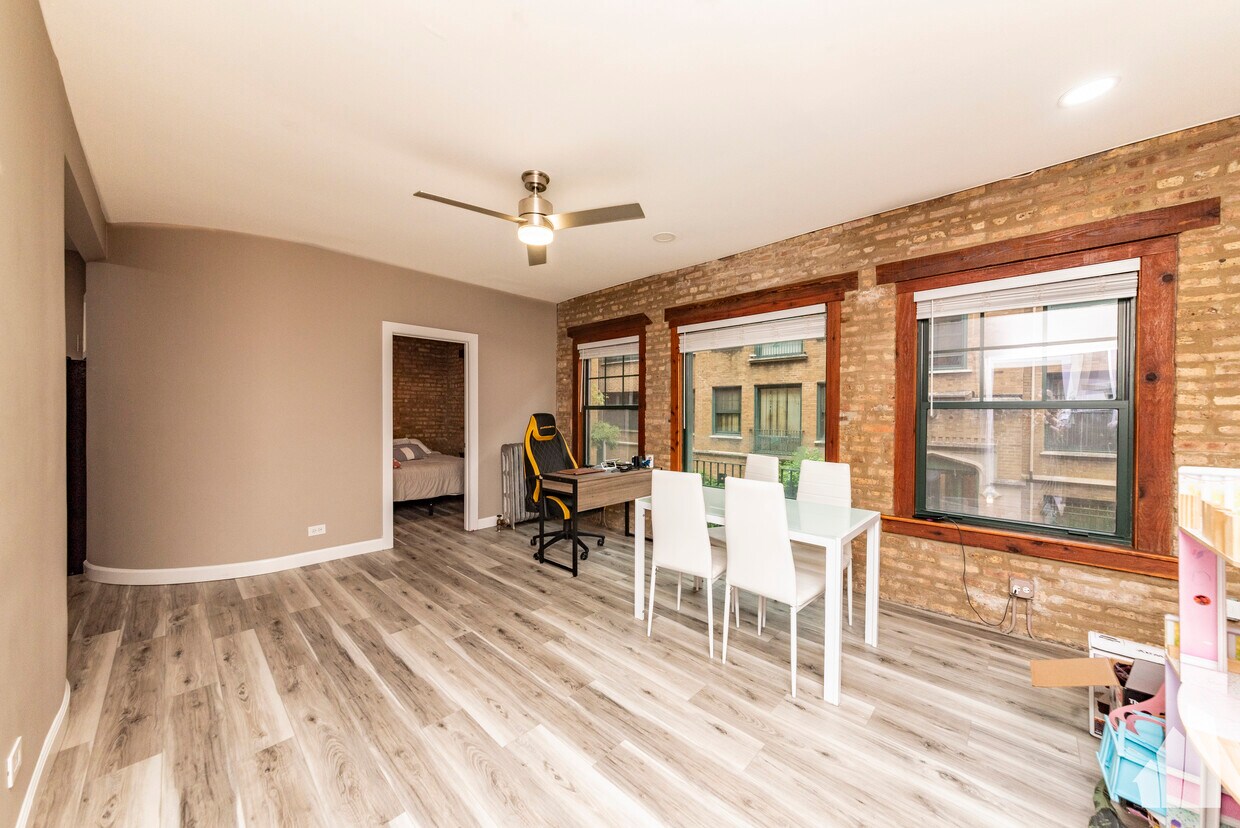 Foto principal - 7025 N Sheridan Rd