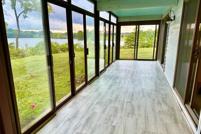 Building Photo - 510 Cliffs Dr