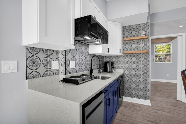 Building Photo - Modern, Stylish 1-Bed, 1-Bath Apartment - Electric, Water, Grounds Care, and Pest Control all Inc...