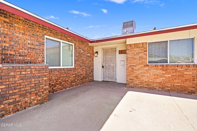 Building Photo - 7316 Clemente Ave